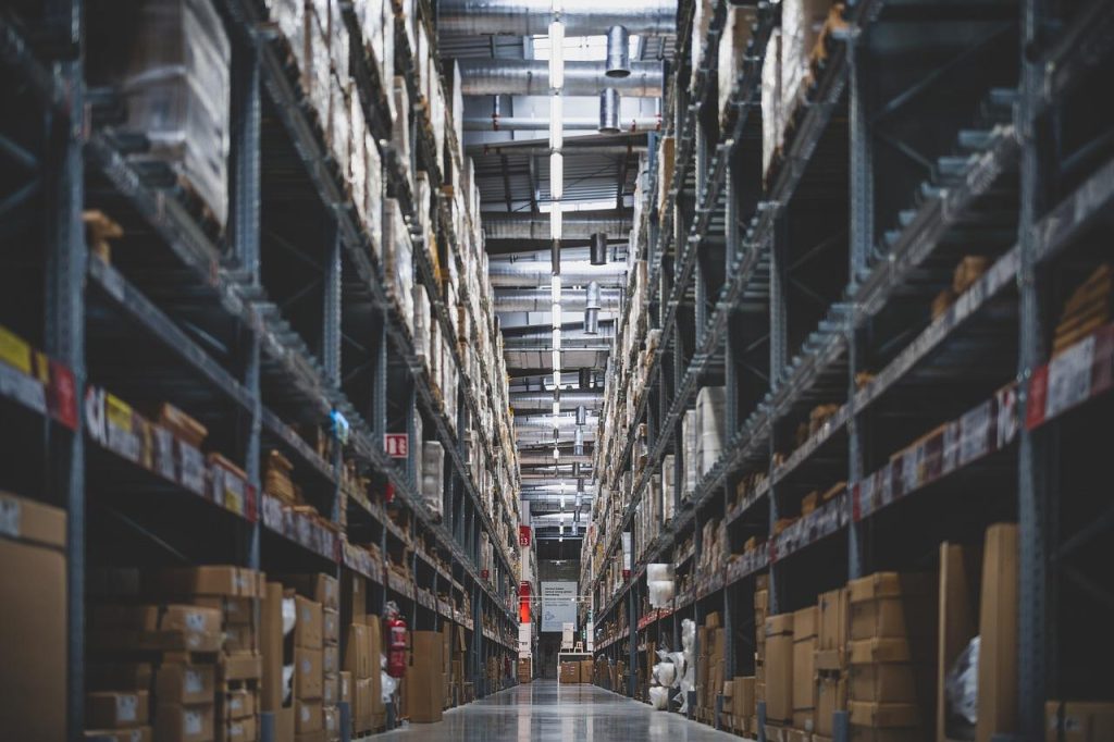 Tips voor het verhogen van productiviteit in het magazijn met labels, rolmaterialen en technologie